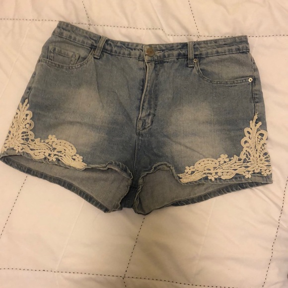 BDG high rise denim shorts w/lace detailing - Picture 1 of 2